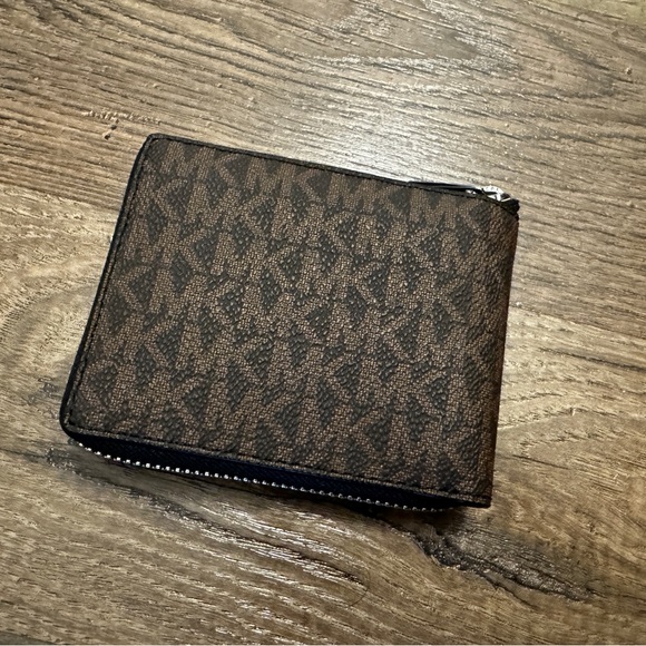 MICHAEL KORS Cooper Logo Zip-Around Wallet - Picture 2 of 6
